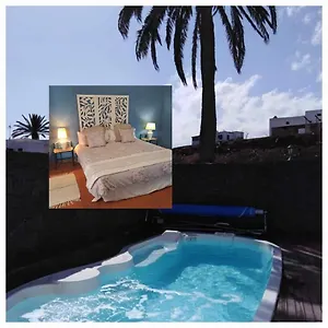 Bed & Breakfast Casona La Orilla 1908, Tias